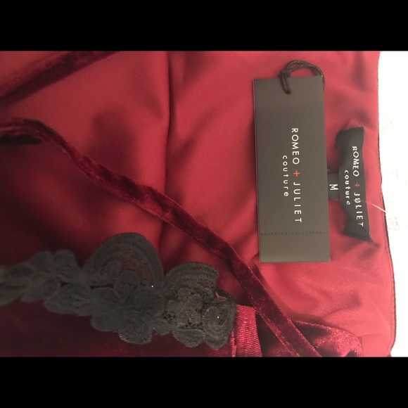 Velvet dress with adjustable straps - Picture 3 of 7